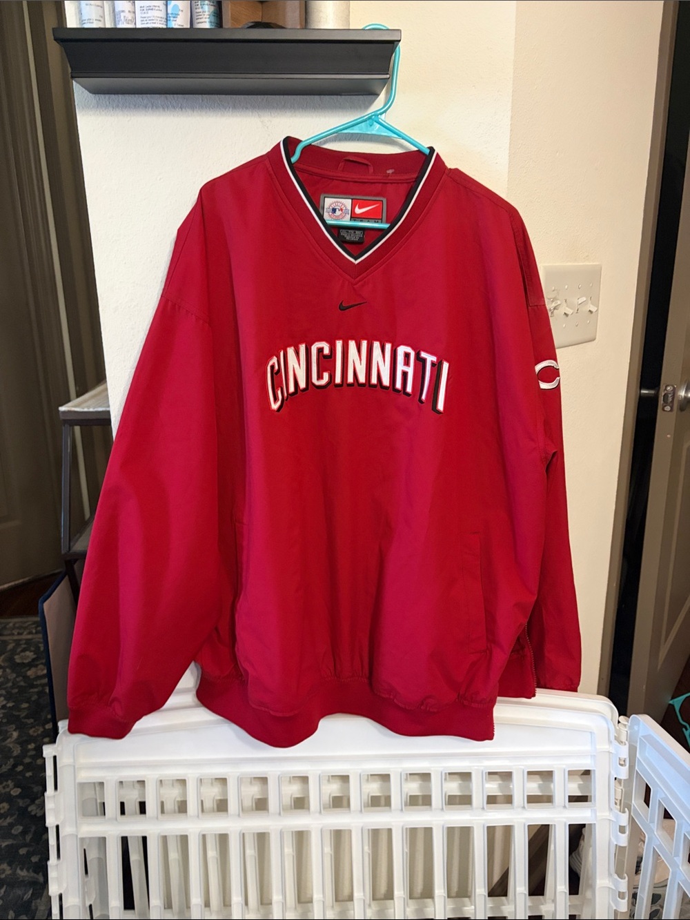 Nike  Cincinnati Reds  V‑Neck Pullover Jacket